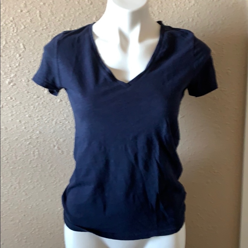 5/$15 V-neck navy t shirt